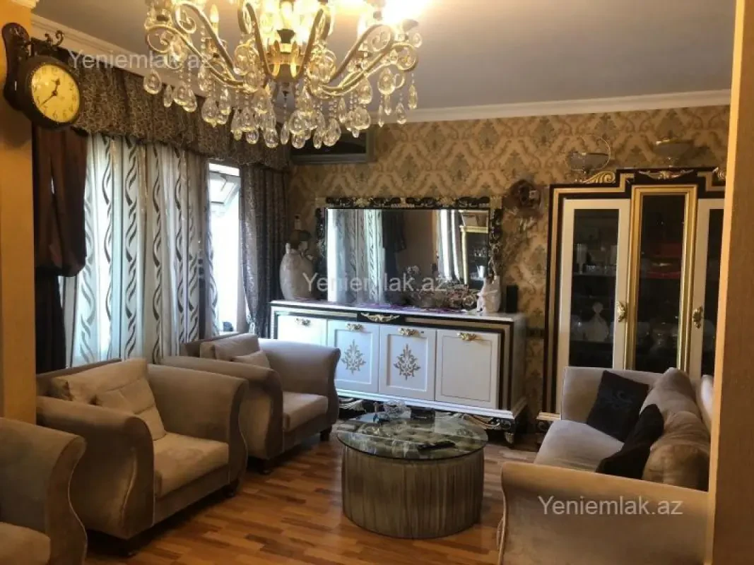 Satılır 4 otaqlı köhnə tikili 100 m²