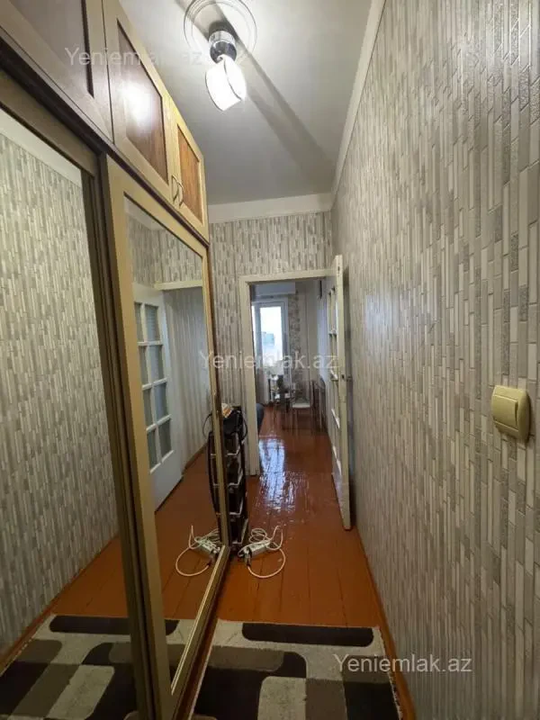 Satılır 1 otaqlı köhnə tikili 42 m²