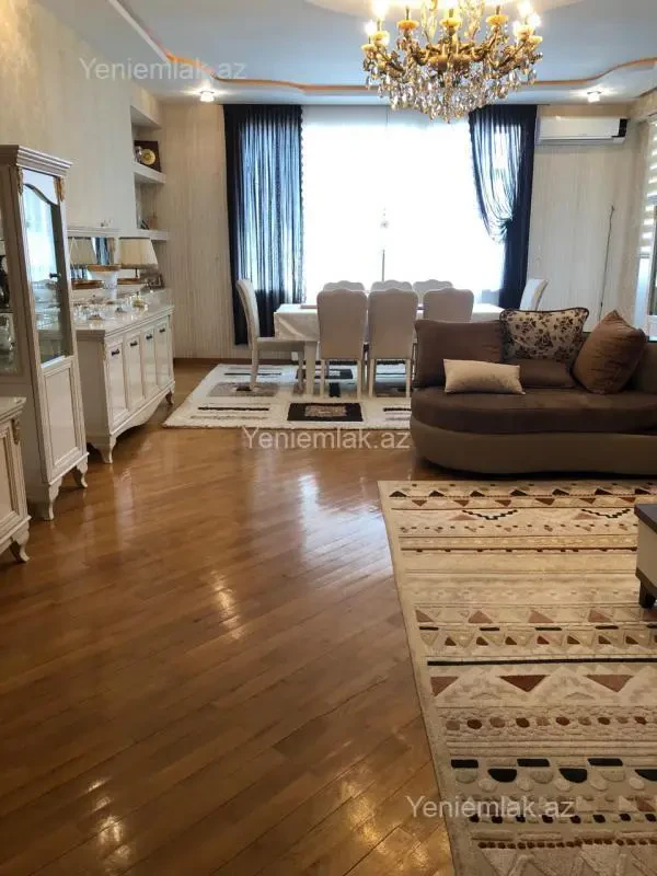 Satılır 4 otaqlı yeni tikili 200 m²