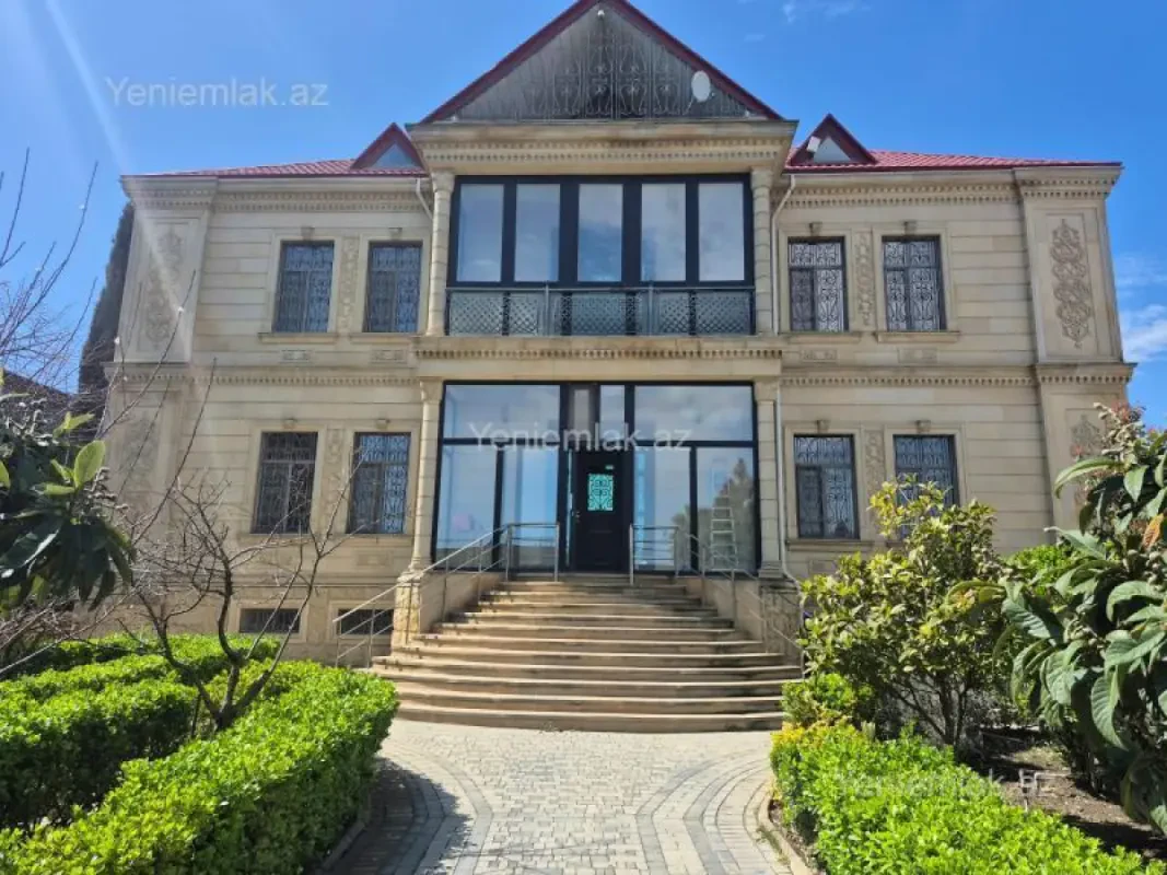 Satılır 7 otaqlı həyət evi 850 m²