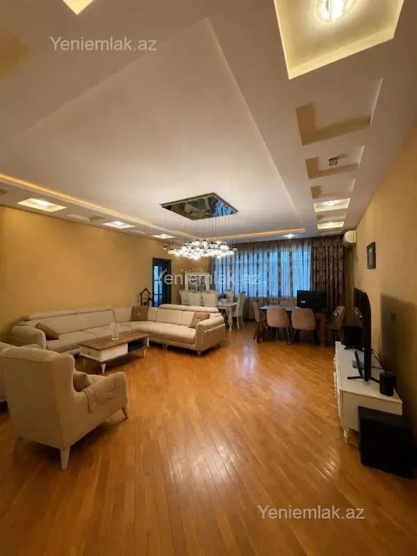 Satılır 4 otaqlı yeni tikili 200 m²