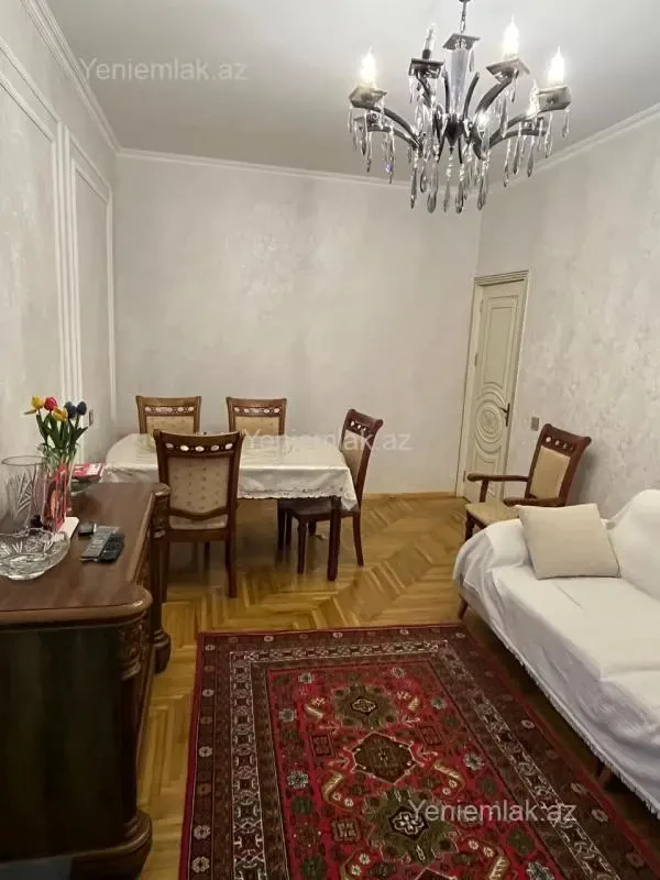 Satılır 3 otaqlı köhnə tikili 90 m²