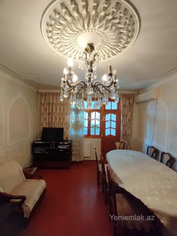 Satılır 4 otaqlı köhnə tikili 100 m²