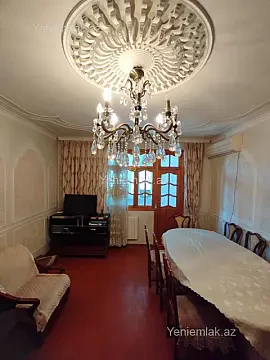 Satılır 4 otaqlı köhnə tikili 100 m² — Sumqayıt, 8-ci mikrorayon 4 otaq 100.00 m²