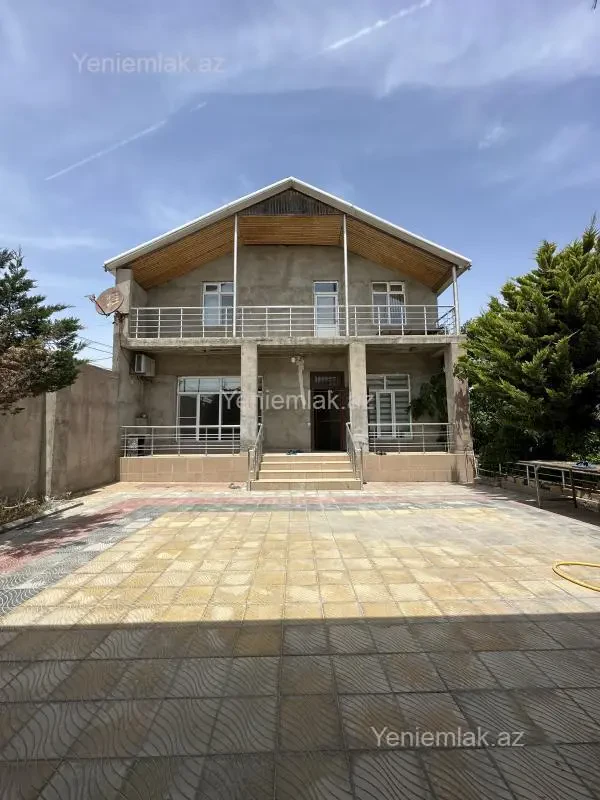 Satılır 5 otaqlı həyət evi 200 m²
