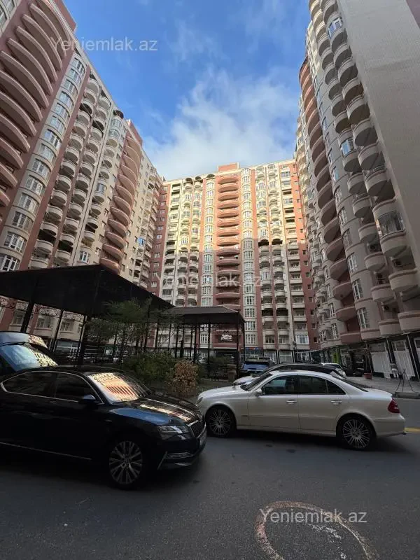 Satılır 3 otaqlı yeni tikili 100 m²