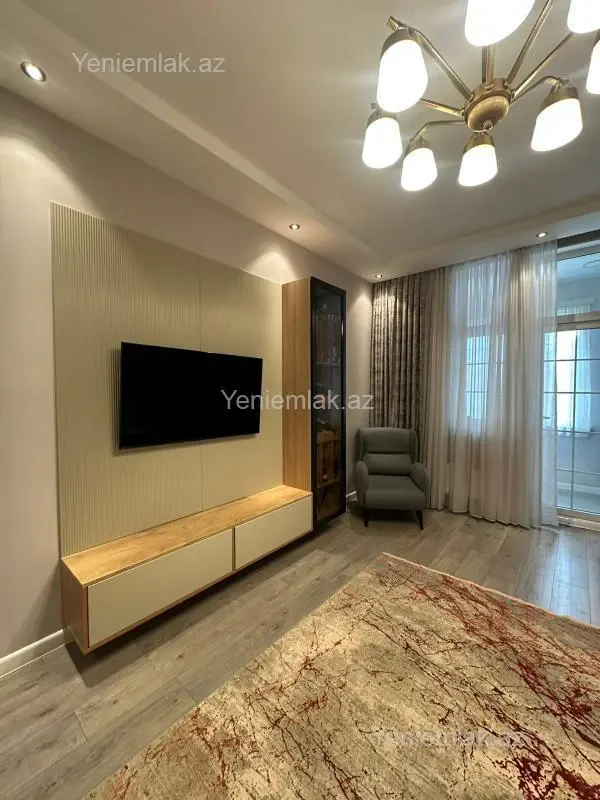 Satılır 3 otaqlı köhnə tikili 82 m²