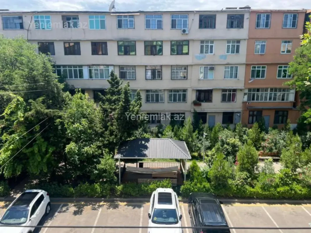 Satılır 4 otaqlı köhnə tikili 105 m²