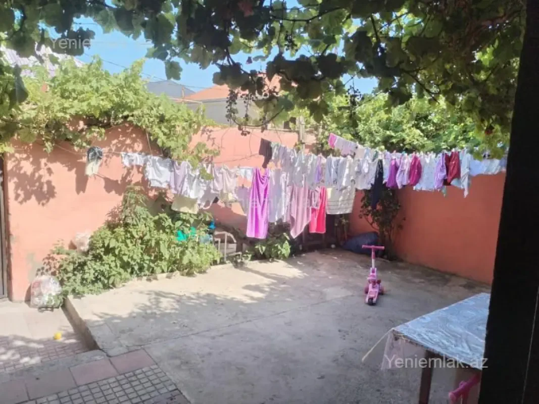 Satılır 6 otaqlı həyət evi 280 m²