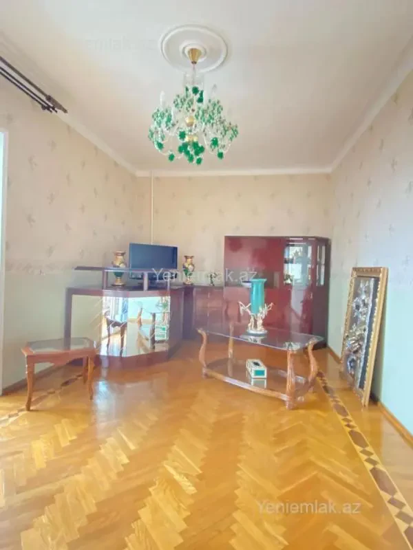 Satılır 3 otaqlı köhnə tikili 70 m²