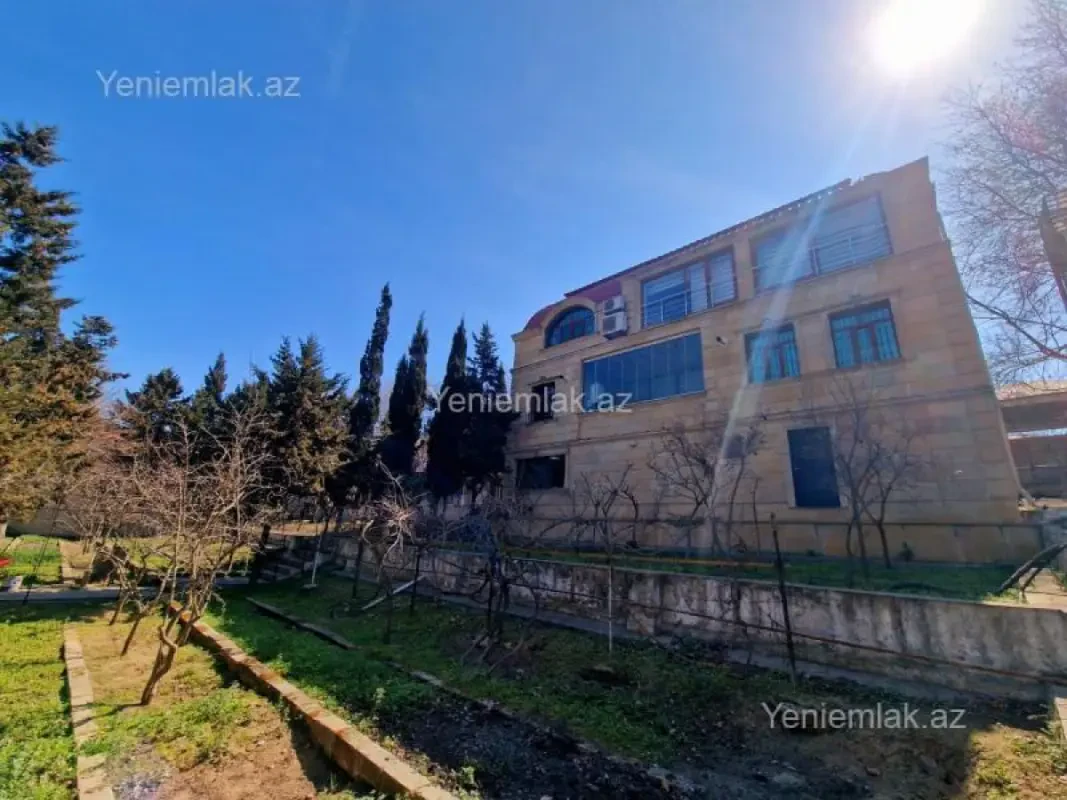 Satılır 7 otaqlı həyət evi 450 m²
