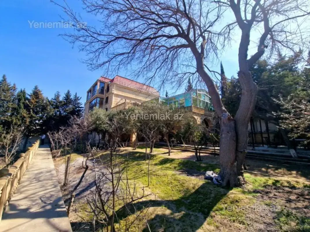 Satılır 6 otaqlı həyət evi 400 m²