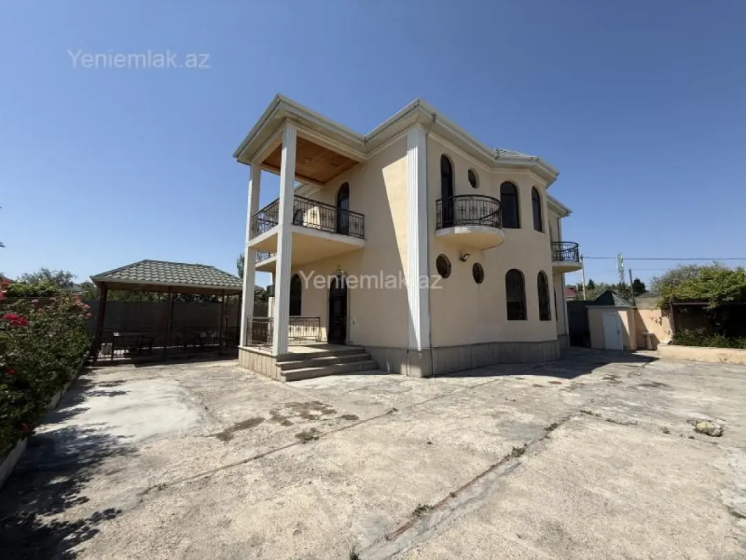 Satılır 6 otaqlı həyət evi 250 m²