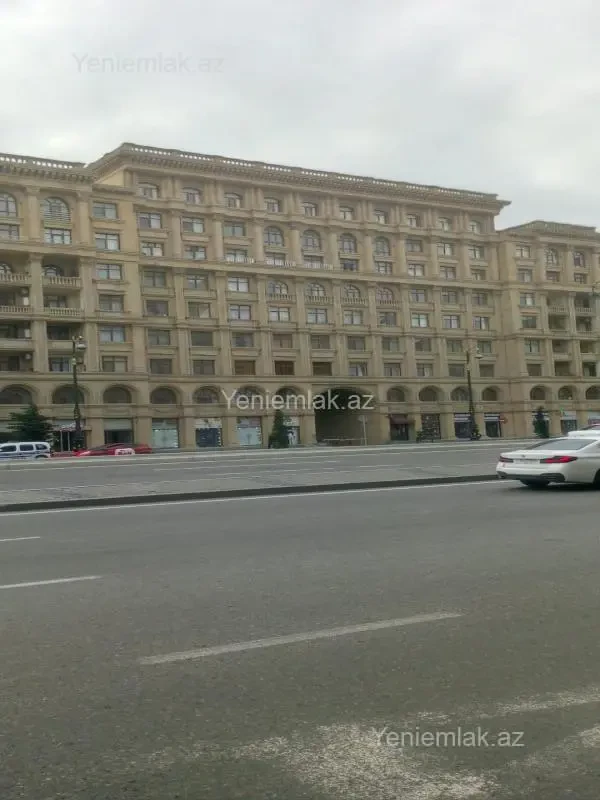 Satılır 4 otaqlı yeni tikili 150 m²