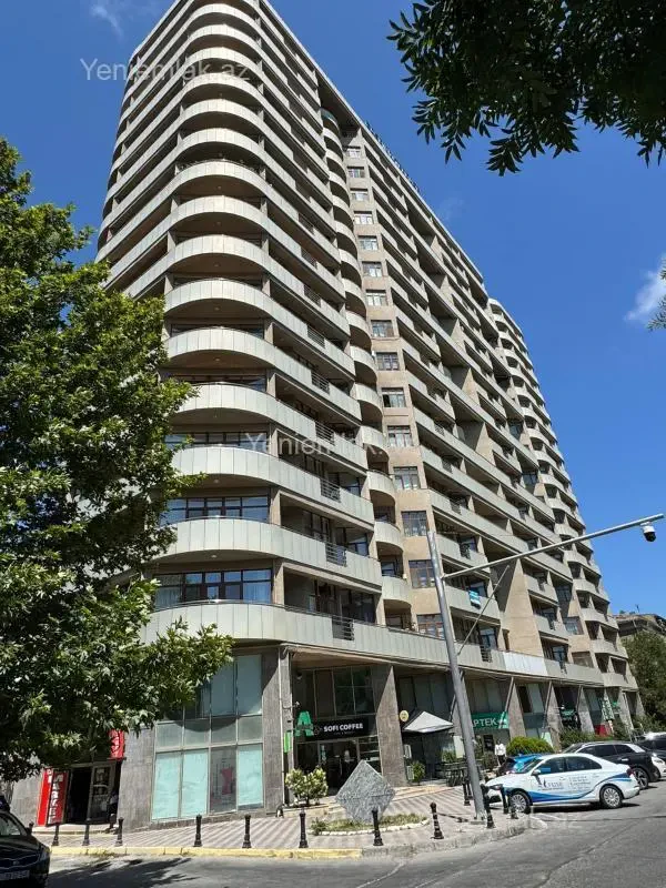 Satılır 3 otaqlı yeni tikili 110 m²
