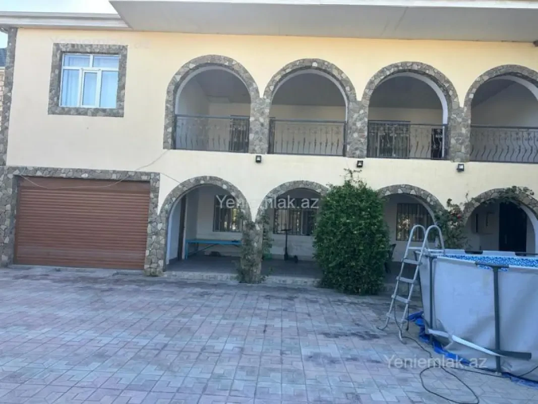 Satılır 11 otaqlı həyət evi 600 m²