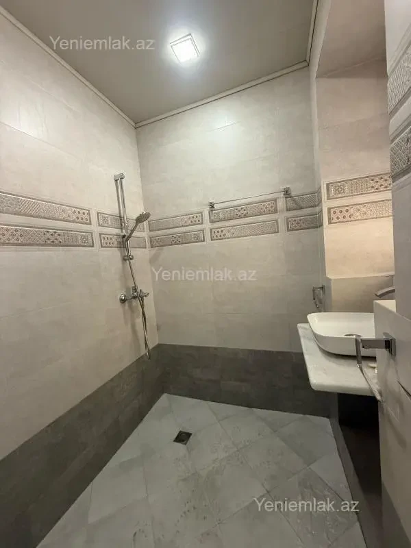 Satılır 1 otaqlı köhnə tikili 42 m²