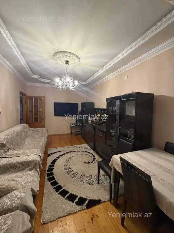 Satılır 3 otaqlı köhnə tikili 80 m²