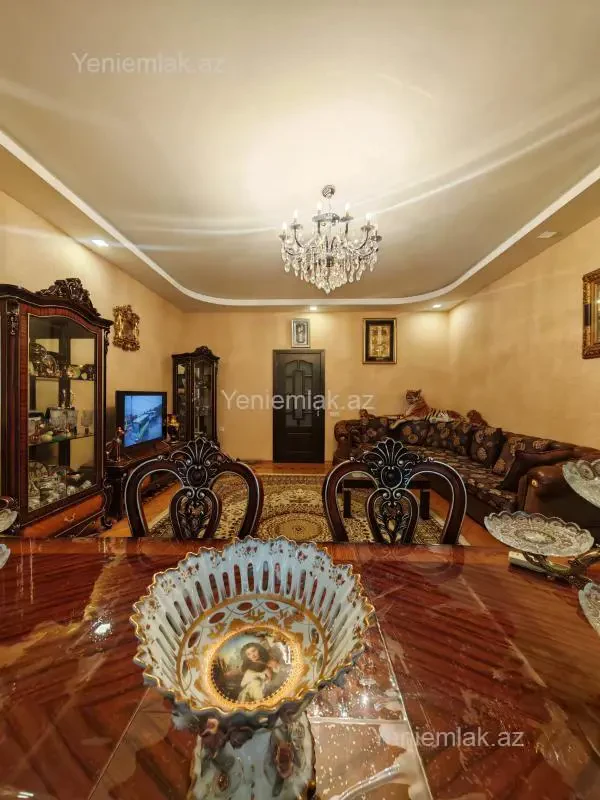 Satılır 4 otaqlı yeni tikili 140 m²