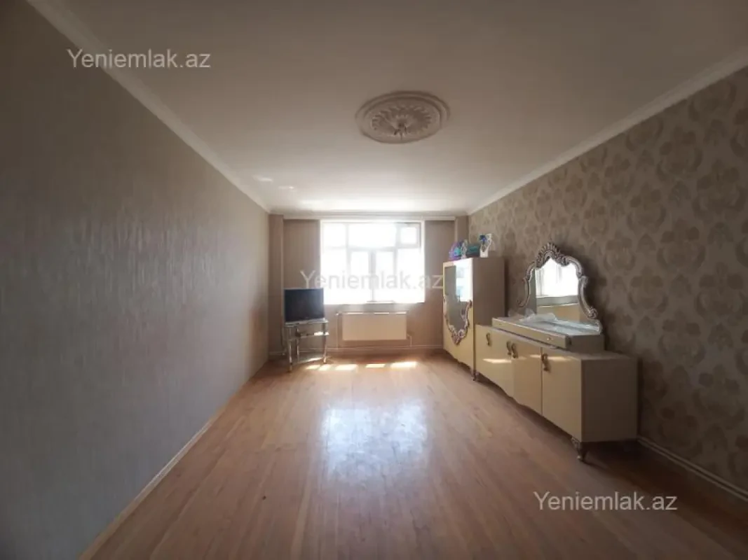 Satılır 3 otaqlı köhnə tikili 70 m²