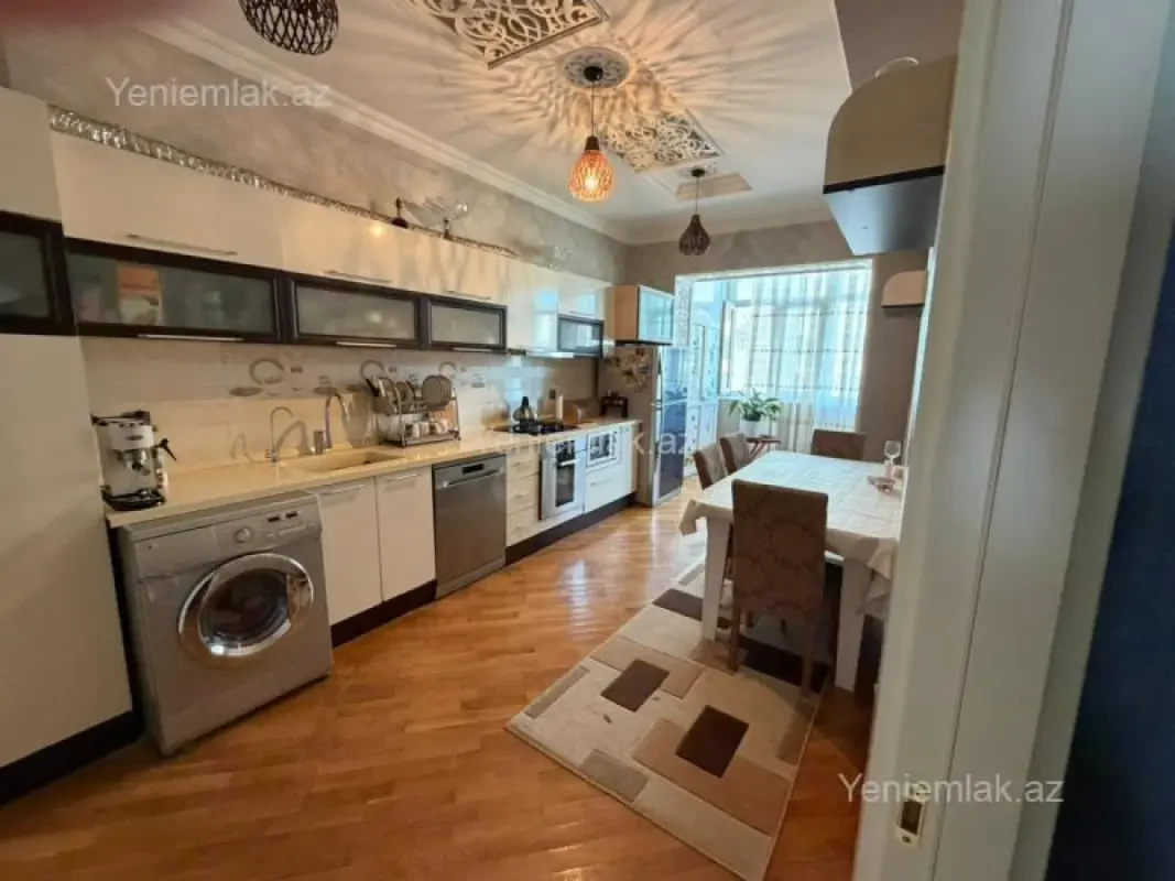 Satılır 3 otaqlı yeni tikili 110 m²