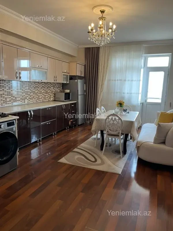 Satılır 3 otaqlı yeni tikili 130 m²