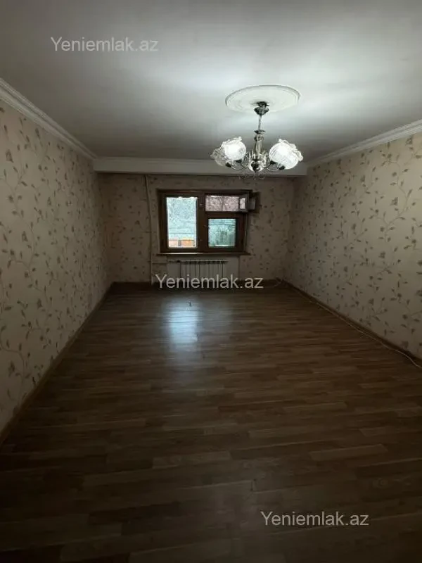 Satılır 2 otaqlı köhnə tikili 60 m²