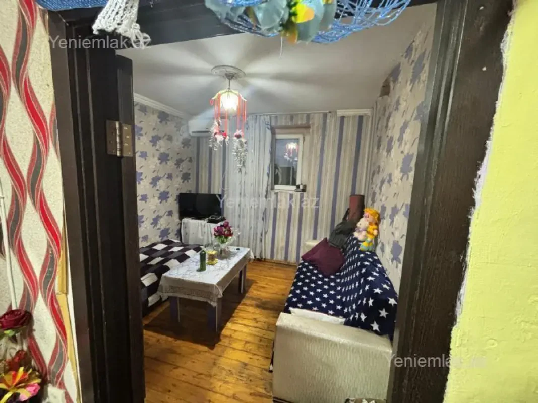 Satılır 1 otaqlı köhnə tikili 35 m²