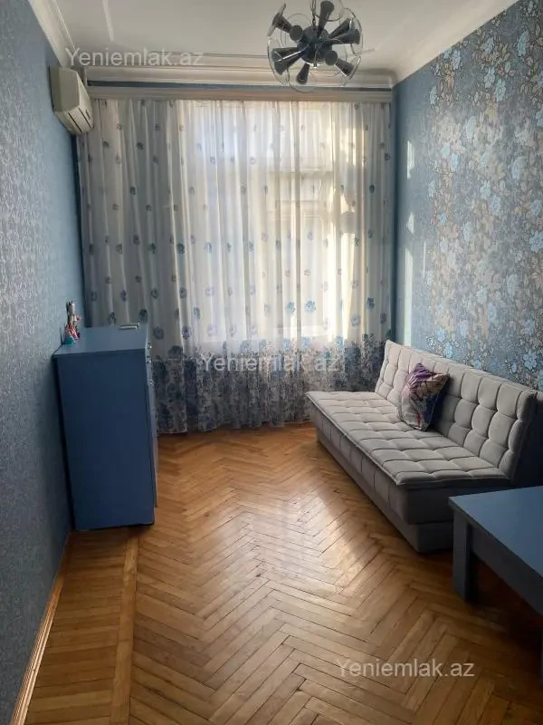Satılır 3 otaqlı köhnə tikili 75 m²