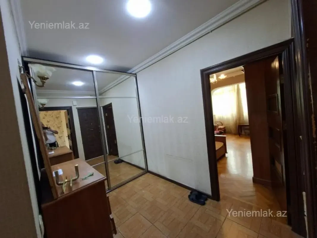 Satılır 2 otaqlı köhnə tikili 60 m²