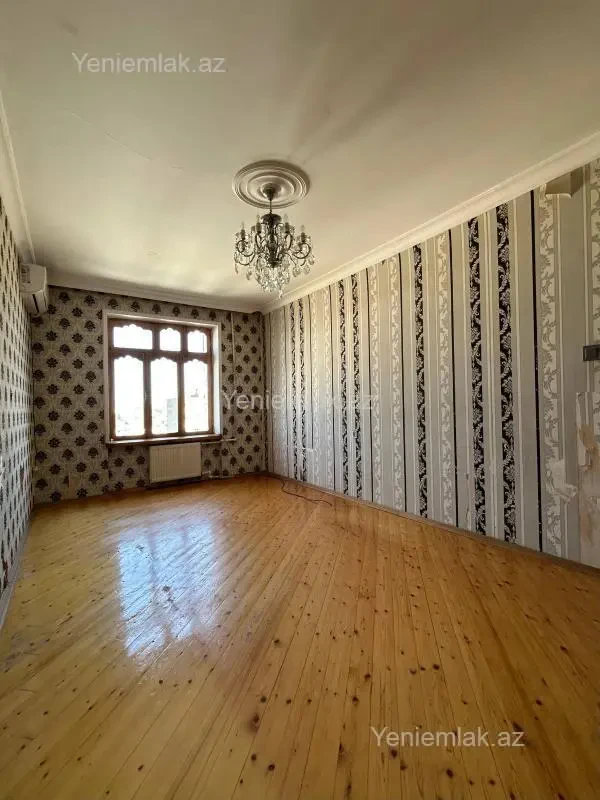 Satılır 4 otaqlı köhnə tikili 100 m²