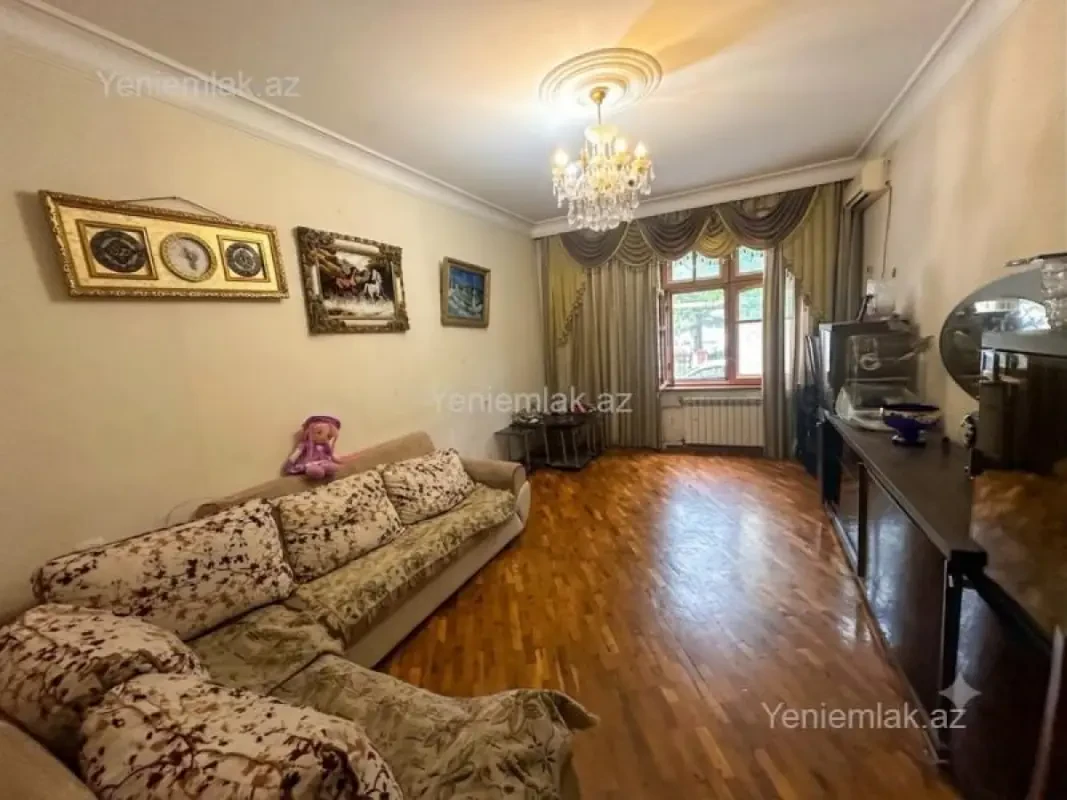 Satılır 2 otaqlı köhnə tikili 80 m²