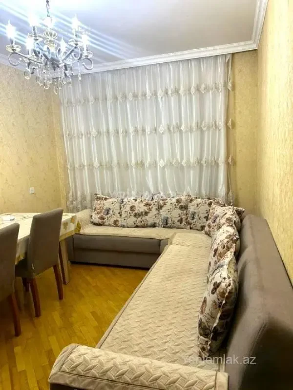 Satılır 4 otaqlı köhnə tikili 110 m²