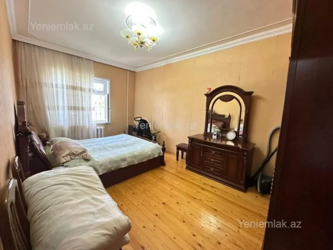 Kirayə verilir 2 otaqlı köhnə tikili 60 m²