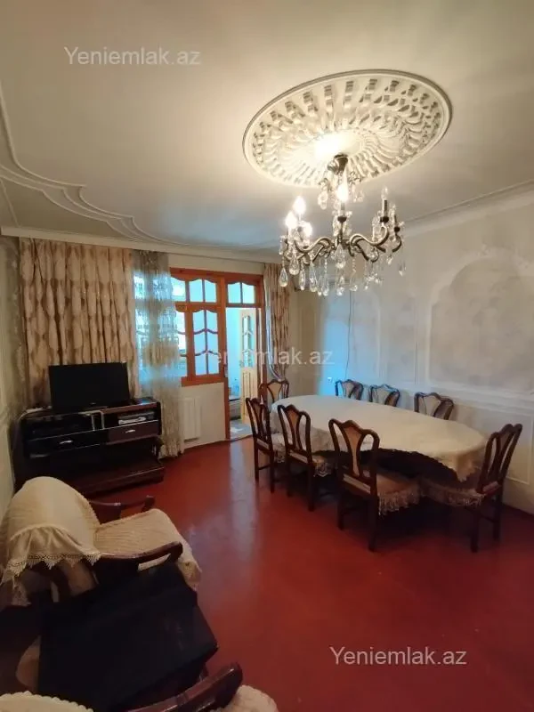 Satılır 4 otaqlı köhnə tikili 100 m²