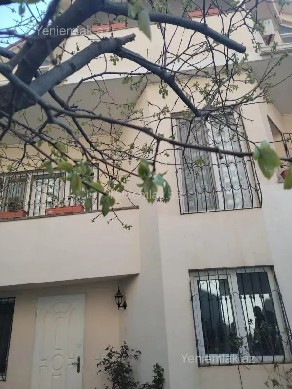 Satılır 6 otaqlı həyət evi 420 m²