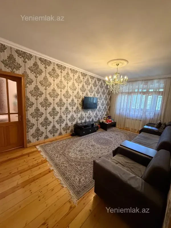 Satılır 5 otaqlı köhnə tikili 120 m²