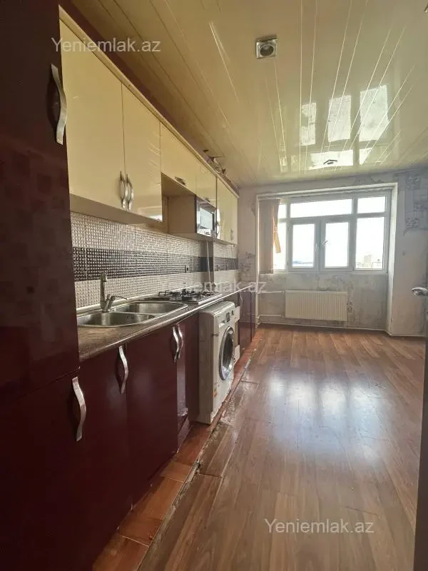 Satılır 4 otaqlı köhnə tikili 100 m²