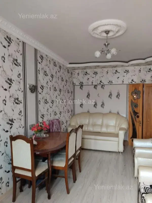 Satılır 2 otaqlı köhnə tikili 60 m²