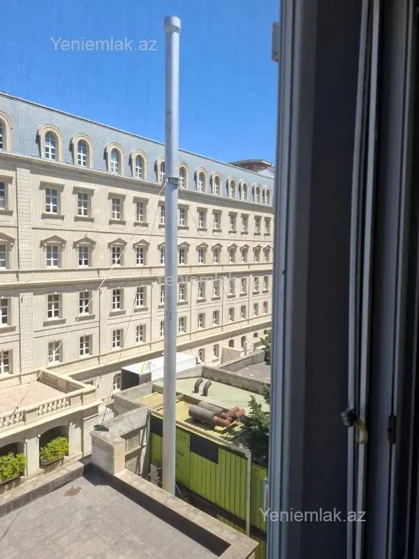 Satılır 2 otaqlı köhnə tikili 60 m²