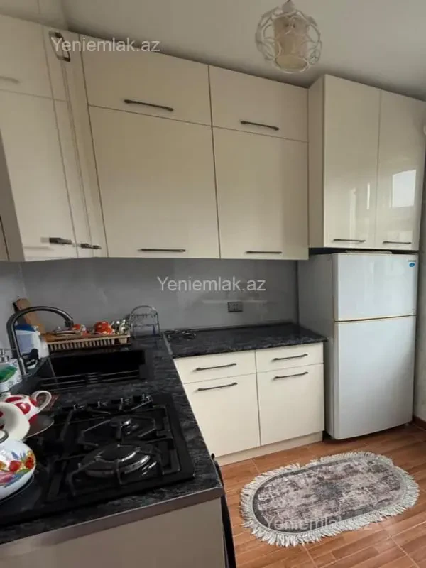 Satılır 1 otaqlı köhnə tikili 36 m²