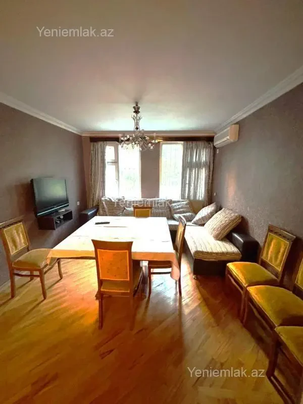 Satılır 3 otaqlı köhnə tikili 95 m²