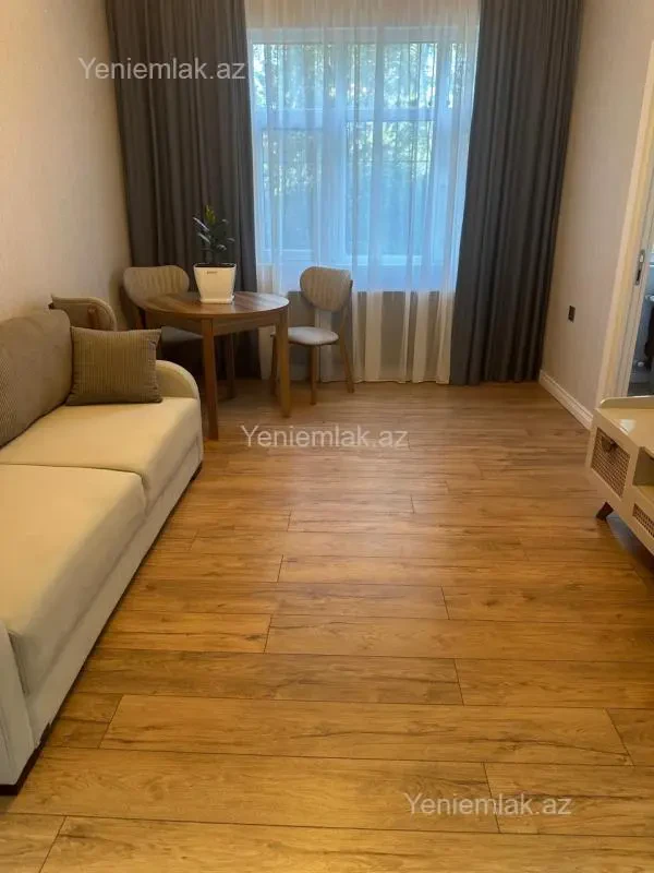 Satılır 2 otaqlı köhnə tikili 40 m²