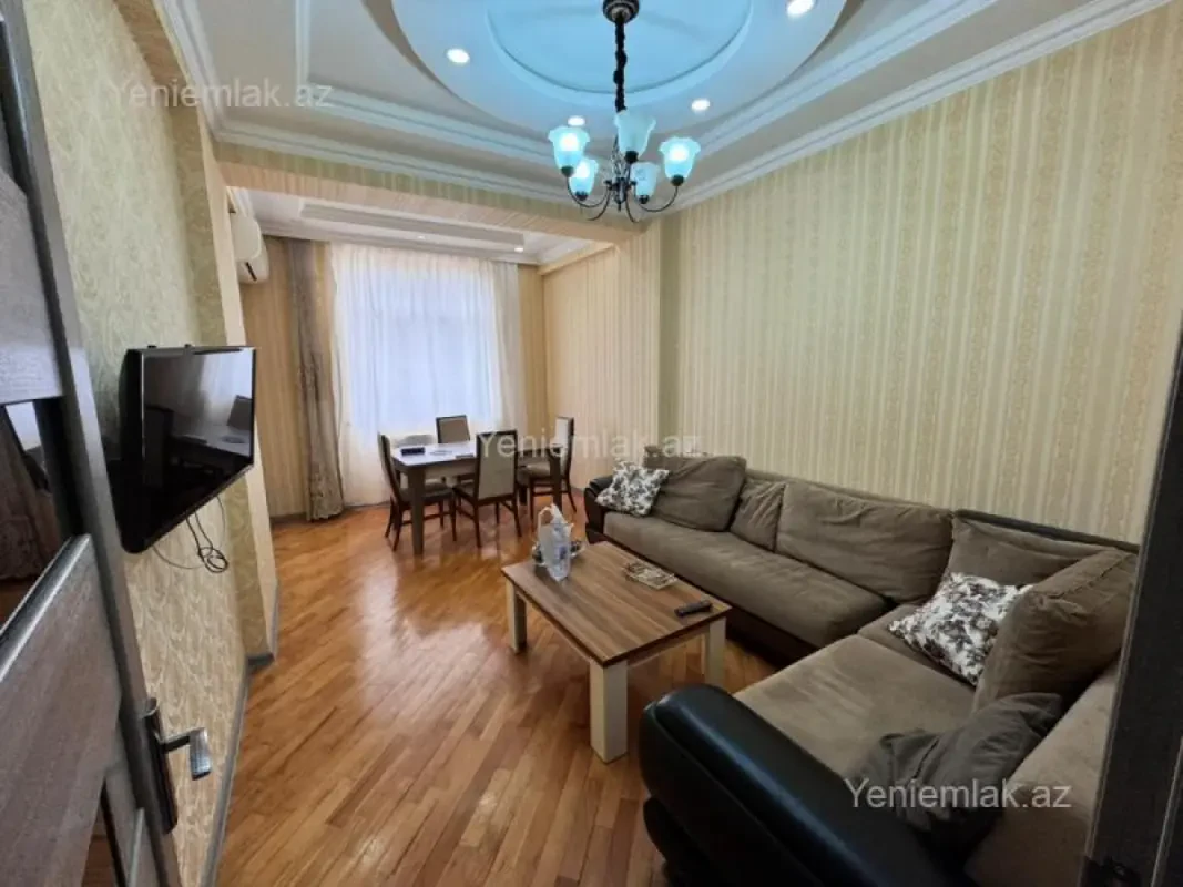 Satılır 2 otaqlı köhnə tikili 68 m²