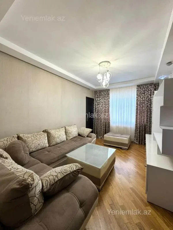 Satılır 4 otaqlı köhnə tikili 115 m²