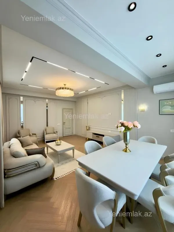 Satılır 3 otaqlı yeni tikili 114 m²