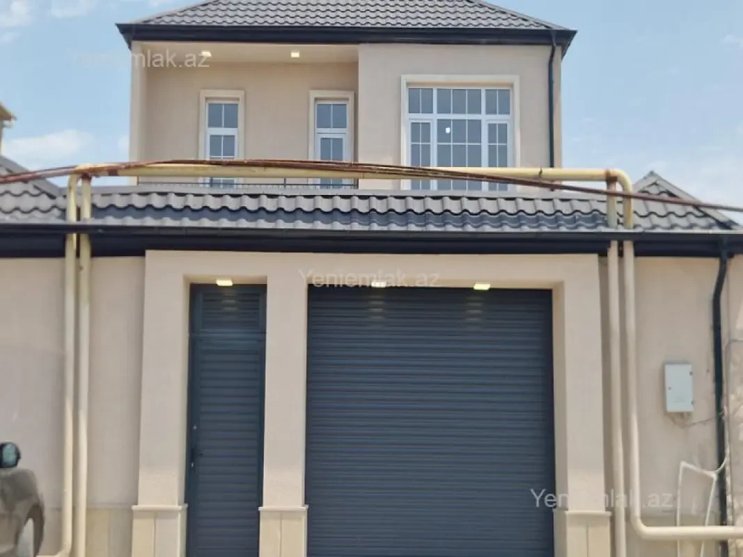 Satılır 4 otaqlı həyət evi 200 m²