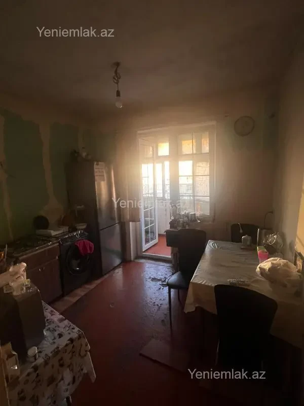 Satılır 3 otaqlı köhnə tikili 80 m²
