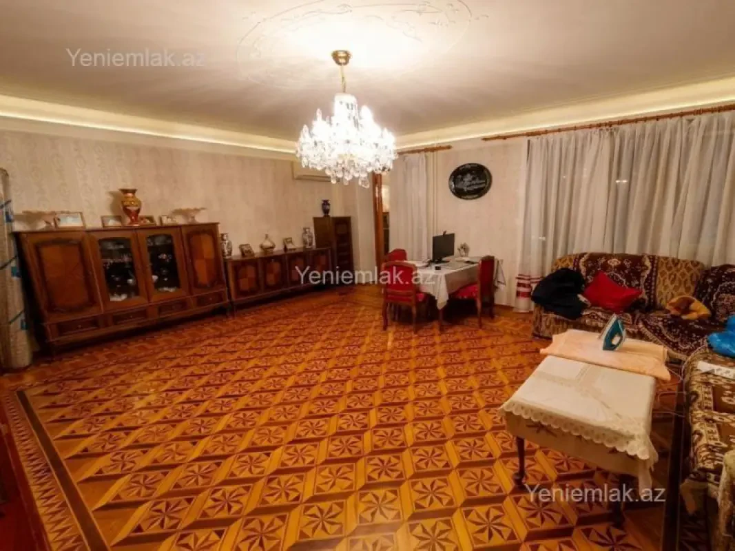 Satılır 4 otaqlı köhnə tikili 120 m²