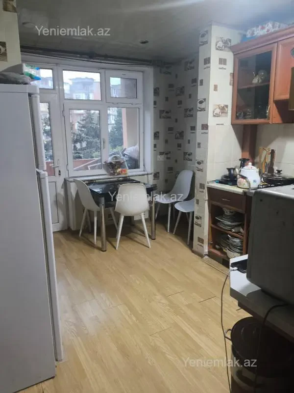 Satılır 2 otaqlı köhnə tikili 60 m²
